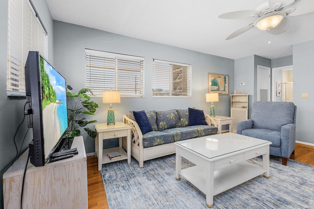 50 Seaside Stay: 4bd/3ba Duplex W/ Pool! 4 Bedroom Home