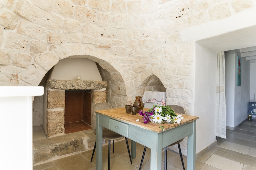 Trullo Mandorlo by Wonderful Italy