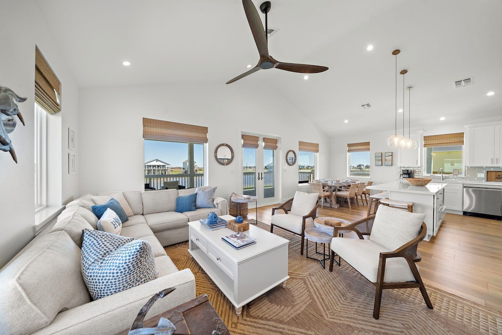 Pelican Perch by Ryson Vacation Rentals