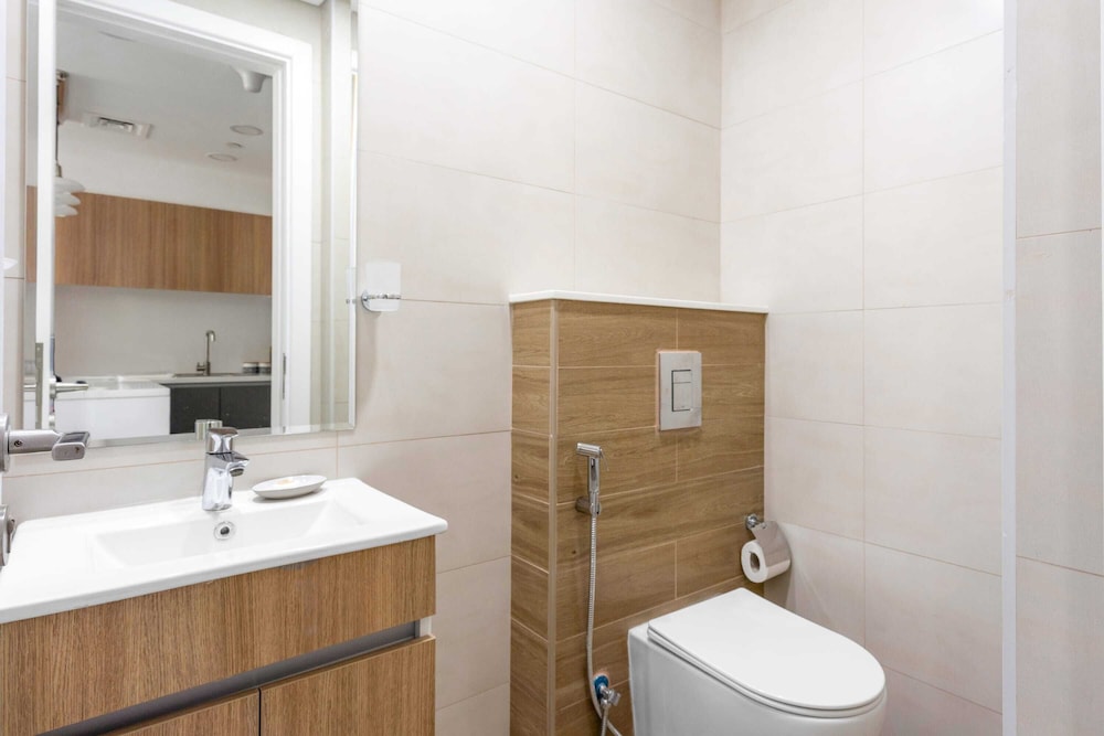 Abu Dhabi Vacations - Silkhaus Oasis Towers - Masdar City - Property Image 8