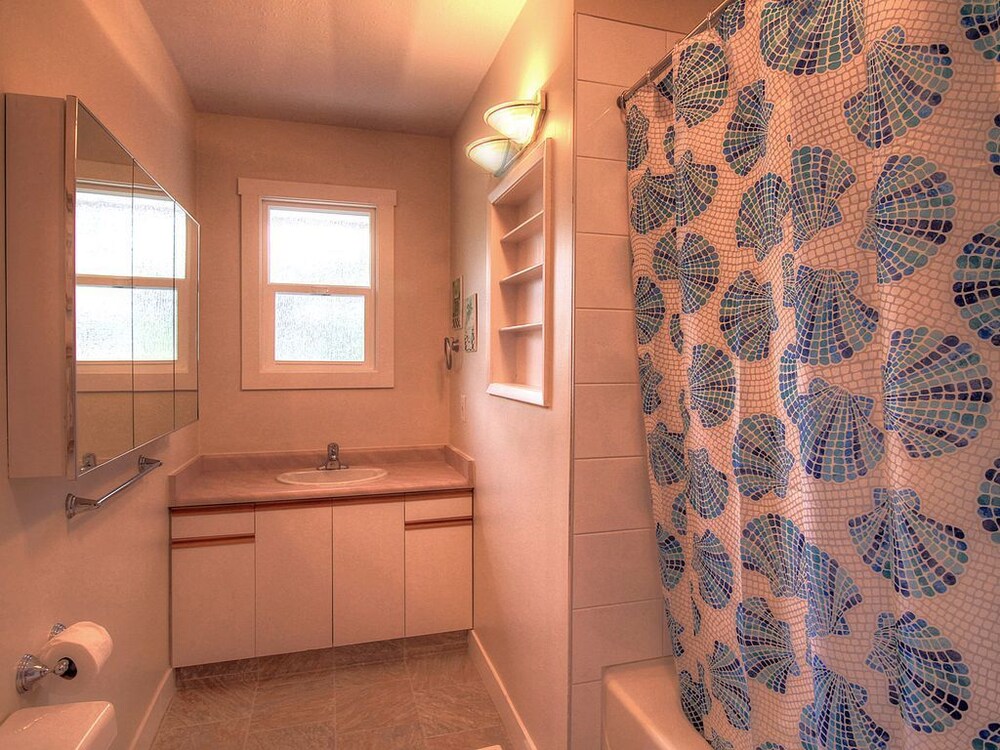 Beach Access Kelowna Rental Home Upper Unit by KVR