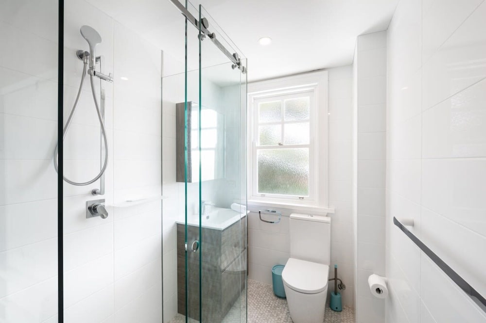 Snug 1-bed Unit Across From Bondi Beach