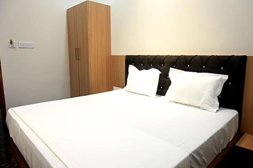 Fabhotel Bankey Bihari Bhawan