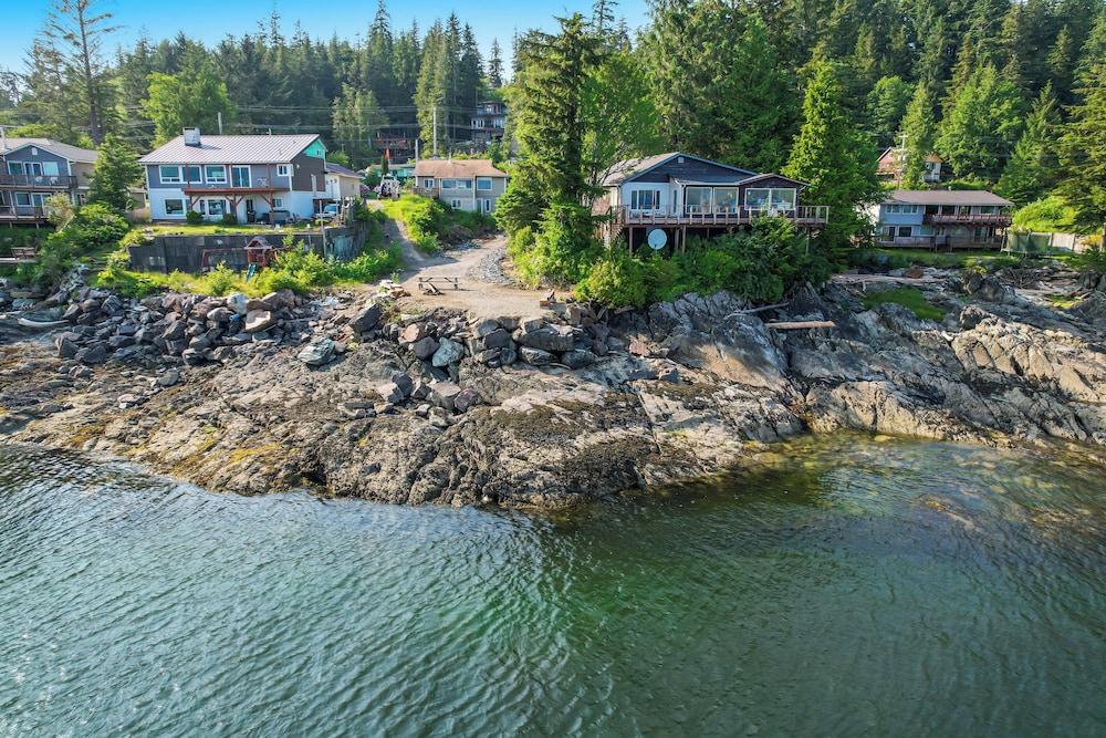 6 Mi to Main St: Oceanfront Cottage in Ketchikan