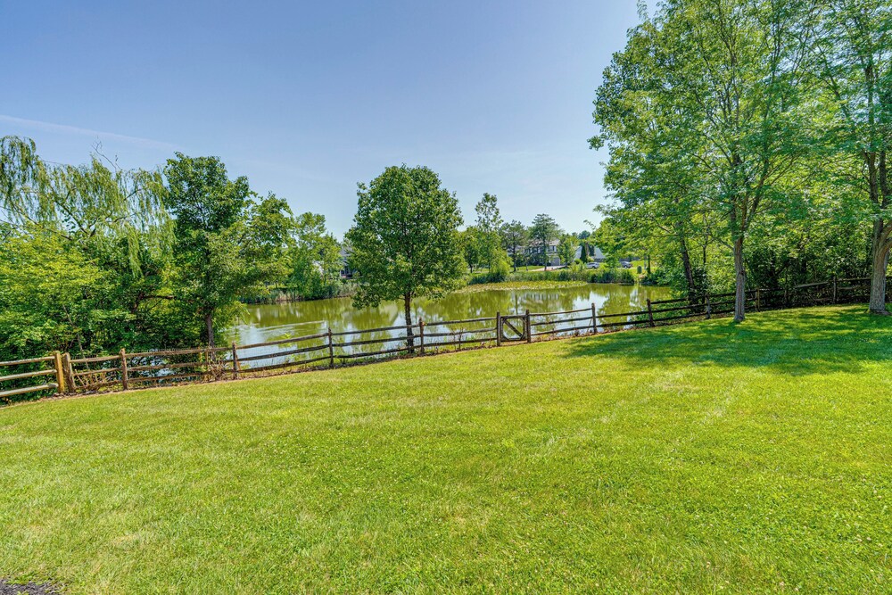 Families Welcome: Lake-view Home, 2 Mi to Gahanna!