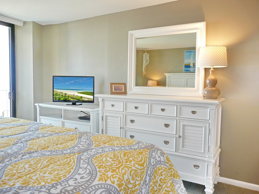 Beachfront Condo With Pool and Balcony Facing Beach view 3