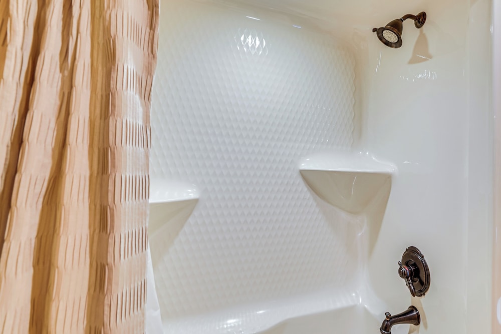 Hot Tub + Game Room: Family Retreat in Broken Bow