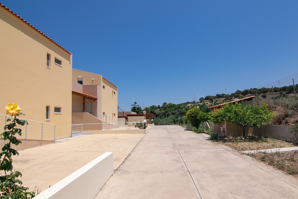 Yanni's villas