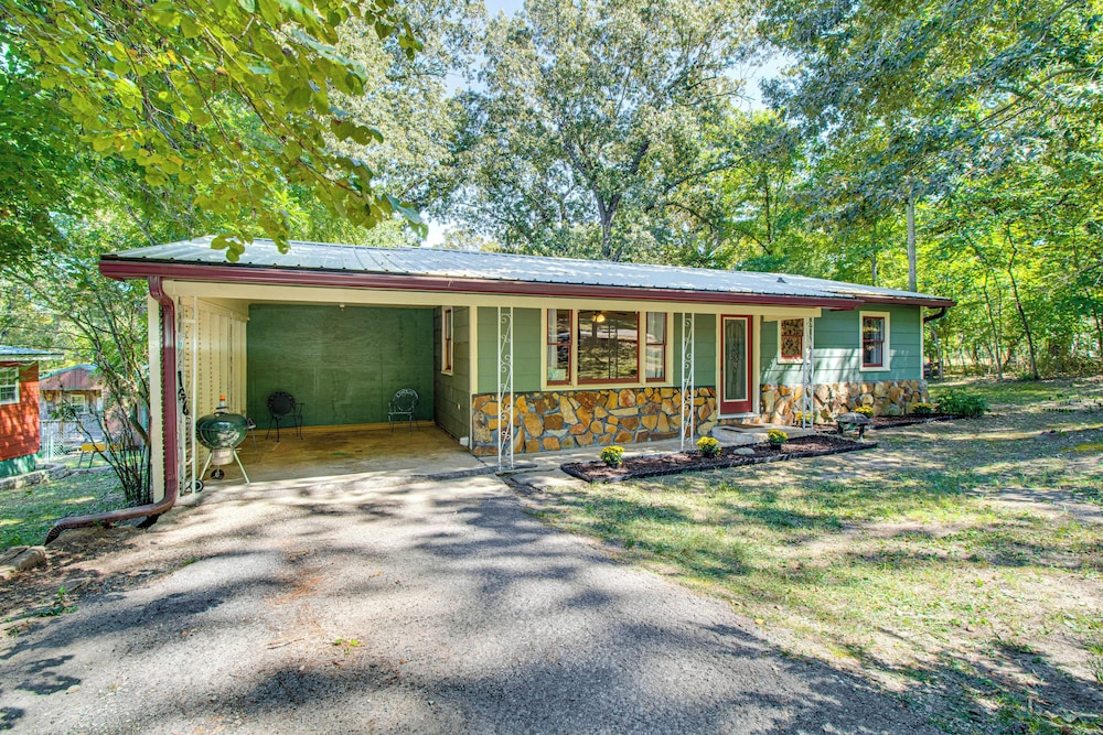 Near State Park & Spring River: Family Gem w/ Yard