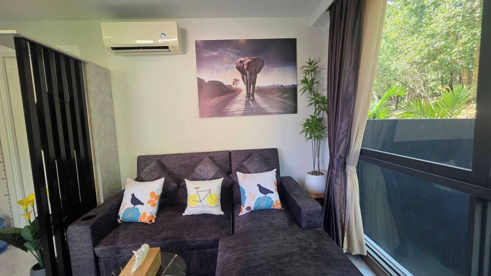 Room-a301- 1 Bedroom Corner Condo Forest