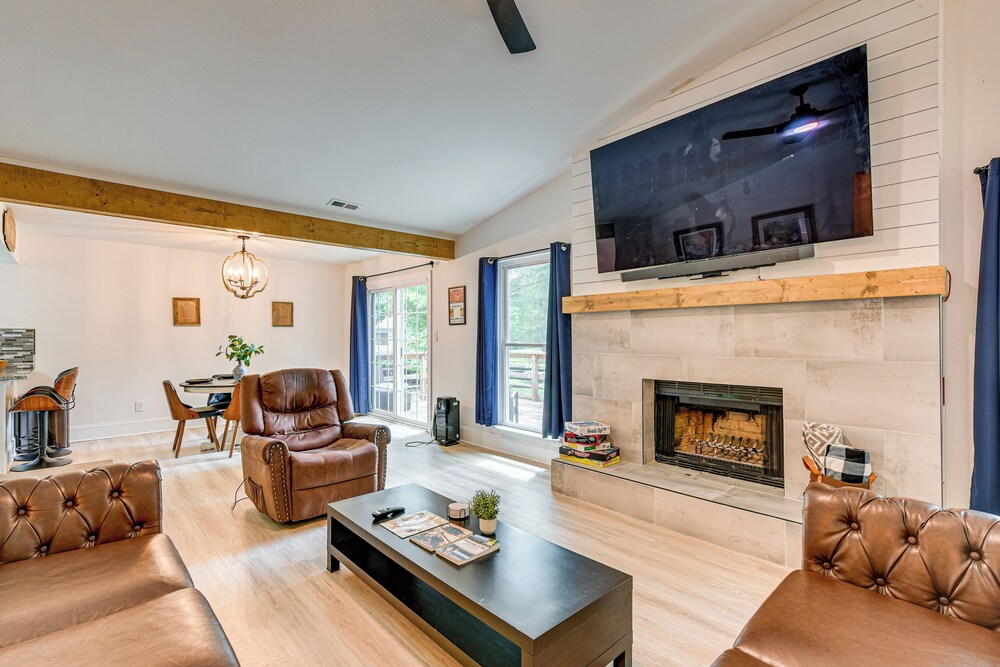 10 Mi to Uptown Charlotte: Family Home w/ Backyard