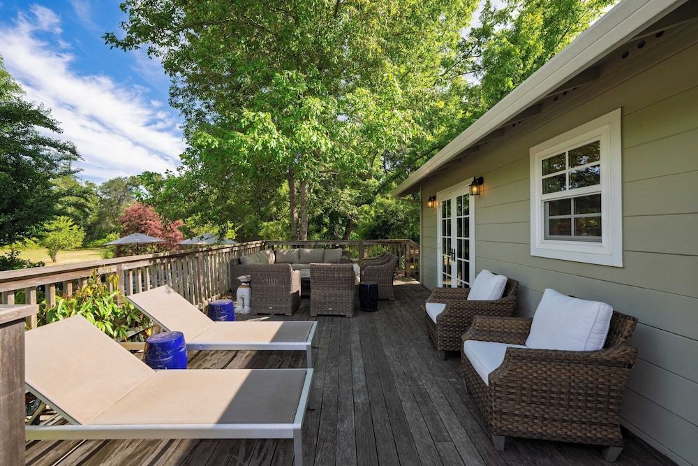 Glen Ellen Escape 5BR Retreat w/ Pool, Hot Tub, Hammocks & Vineyard Views