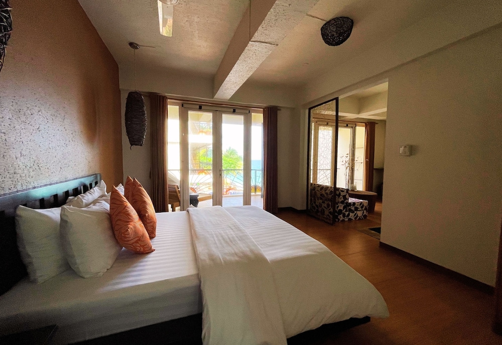 Sunset at Aninuan Beach Resort