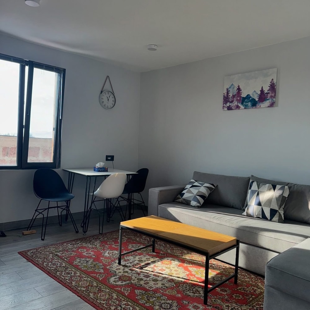 Aparan Guest House