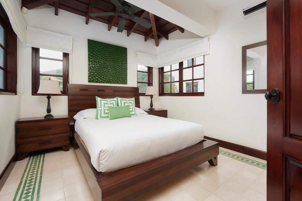 Las Catalinas 3BR House w Pool Rooftop Terrace Casa Cazenovia