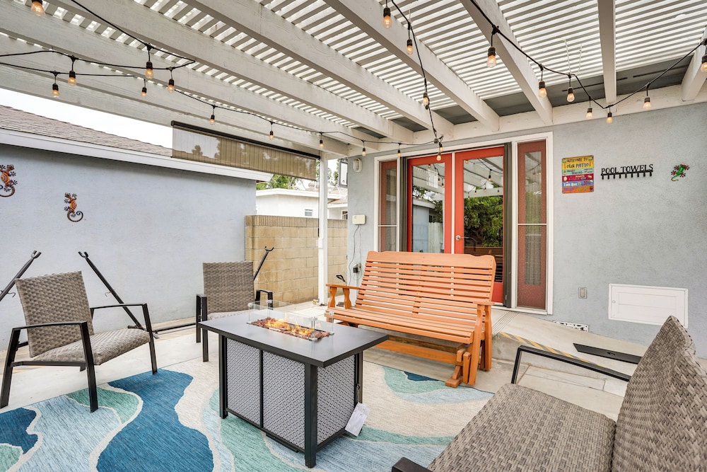 2 Mi to Cal State Long Beach: Bungalow w/ Hot Tub!
