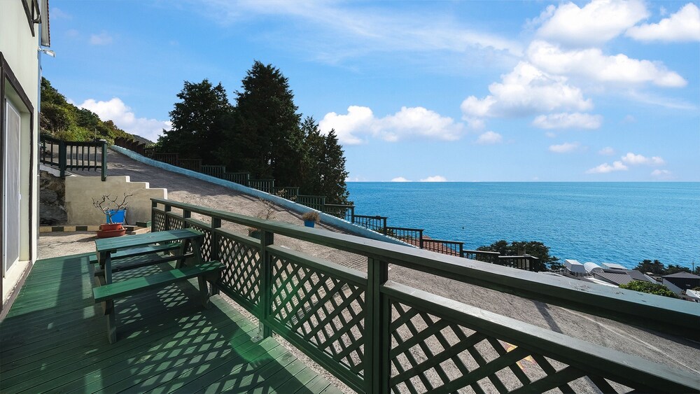 Namhae Montmartre Pension