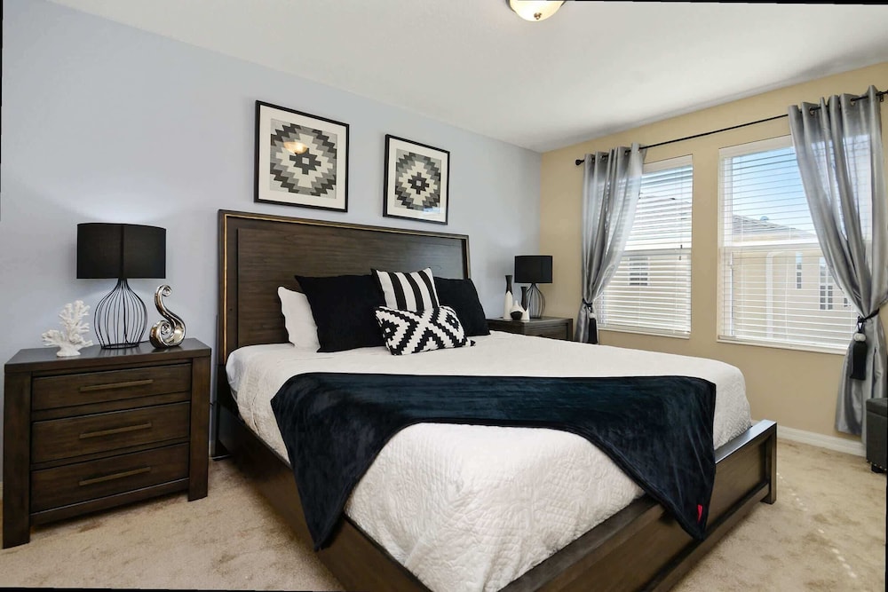 Resort-style 4BR Home Gated Community Near Disney