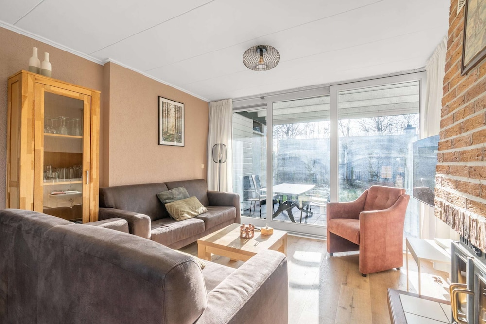 Tastefully Furnished Detached Bungalow for 5 People