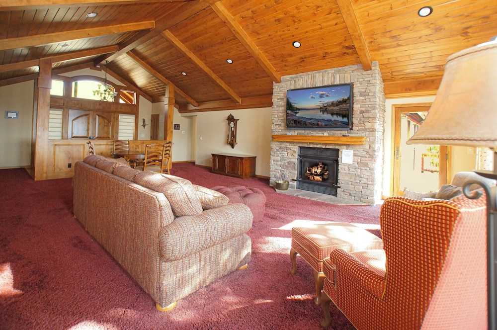 Luxury View Lodge