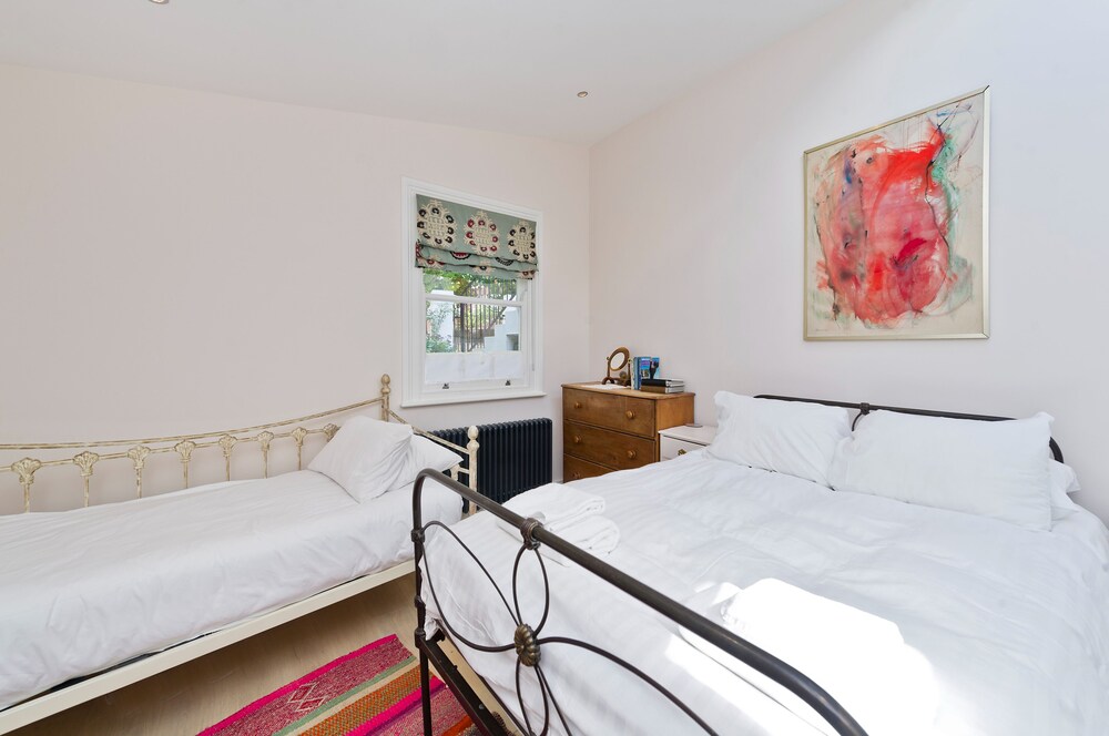 Spacious Family House With Garden Near Battersea Park by Underthedoormat