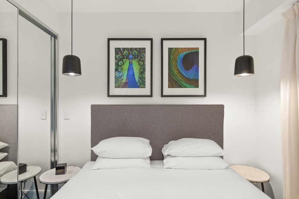 Modern 1-bed With Balcony in Surry Hills