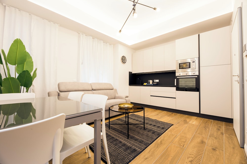 Chic apartments in Piazza Dante