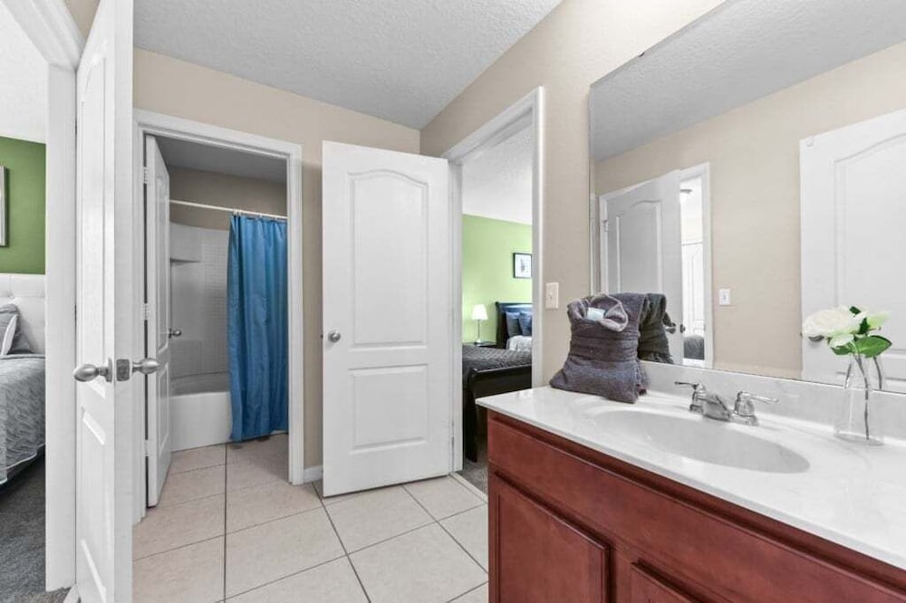 Spacious 6br Villa W/ Private Pool near Disney 6 Bedroom Villa