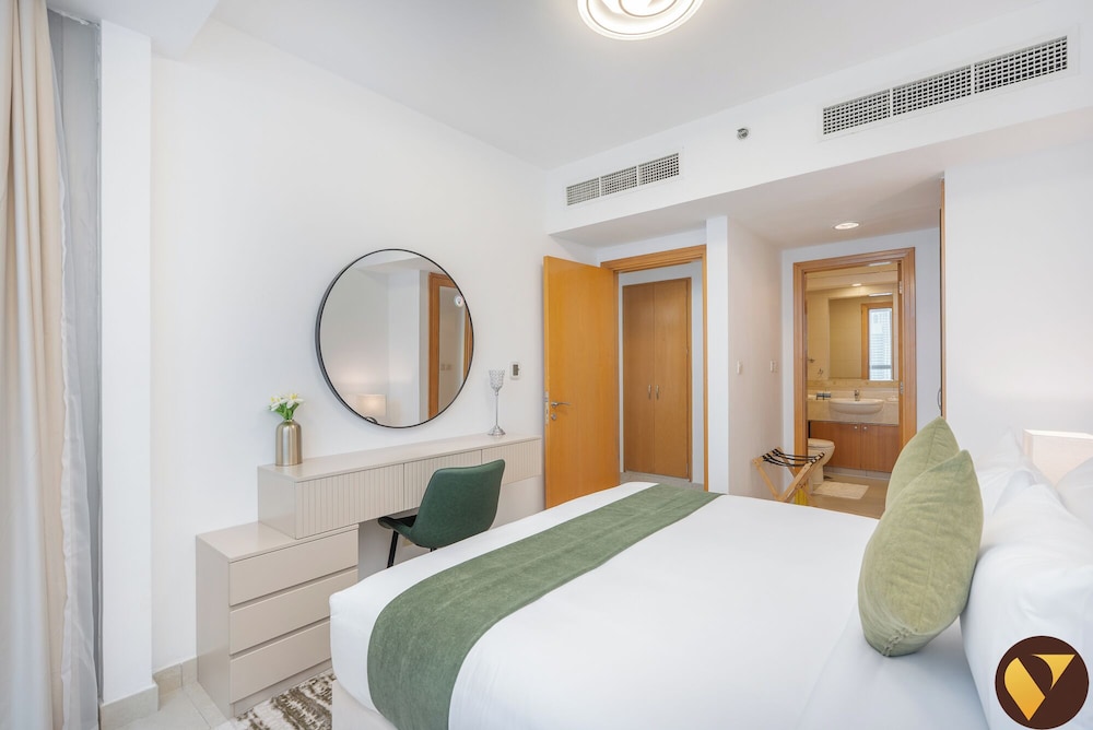 Luxury Stay in JLT Near Metro & JBR
