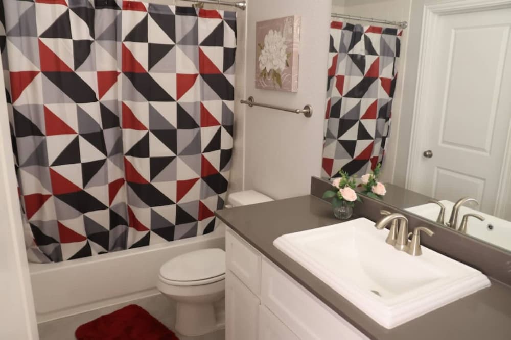 Spacious Home w Putting Green -for Extended Stays