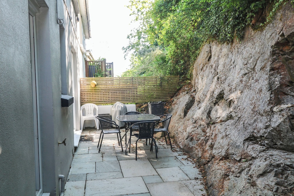 8 Rosewall Cottages