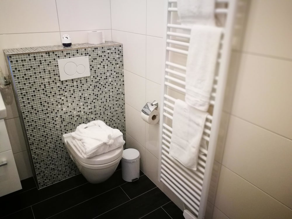 SHS Suite Home Sweet Strassen II