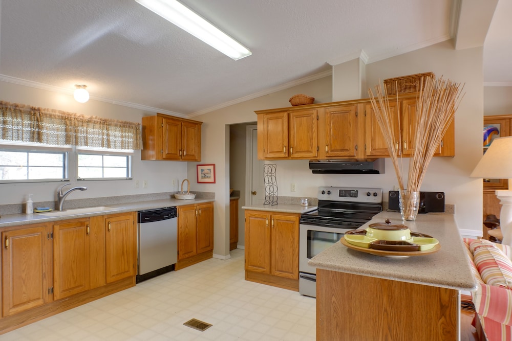 Dog-friendly Georgia Home w/ Grill  Fishing Pond! - Property Image 11
