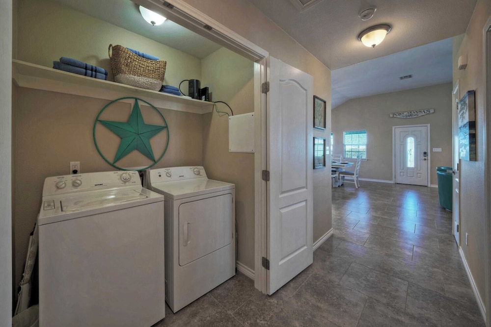 Sleeps 21, 2 Homes 2 Private Pools, Fire Pit, Swing Bar Walk to the Beach