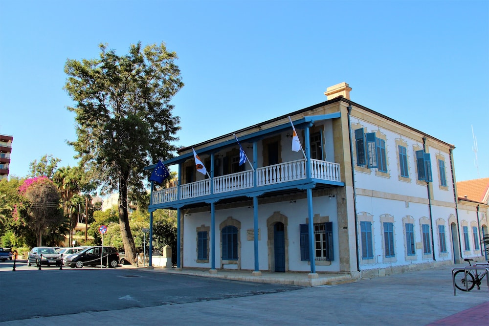 Tzionis Petroktisto Holiday Stonehouse