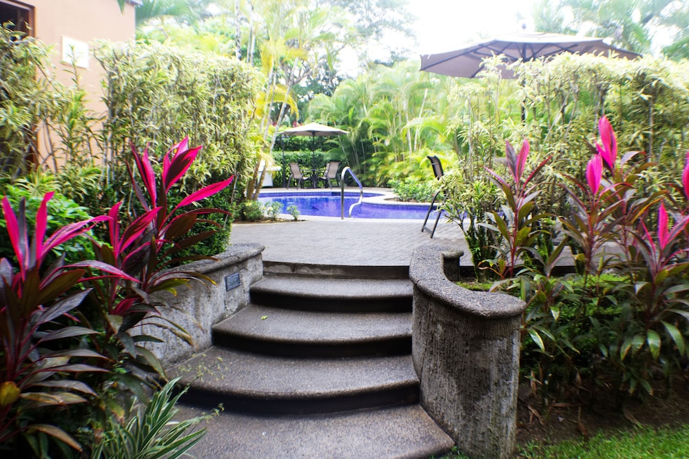 CR Luxury Los Sueños Condos
