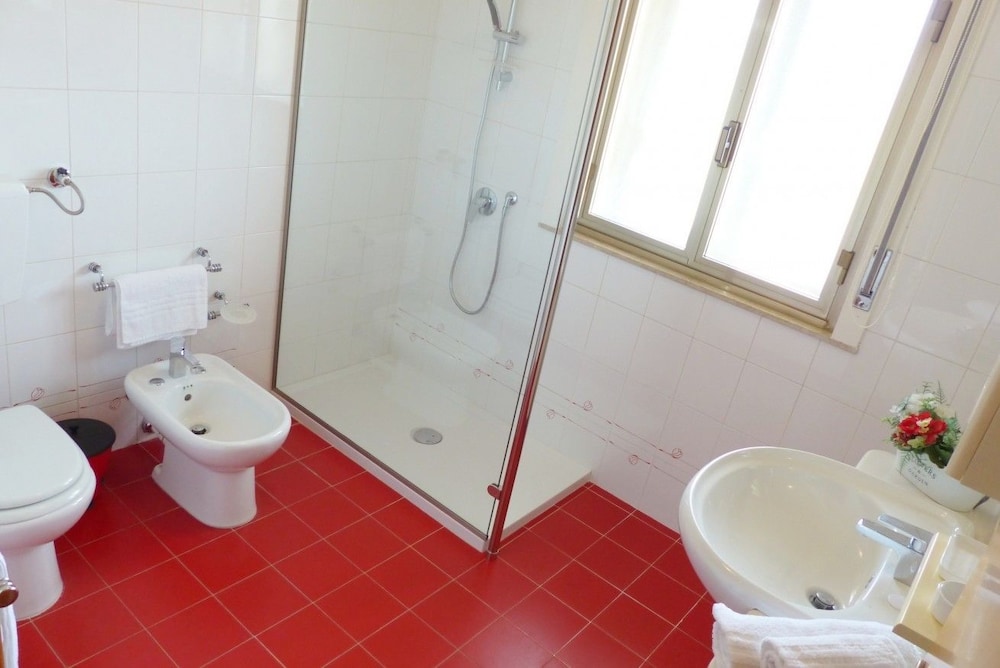 Villa Venere en Ragusa — bathroom