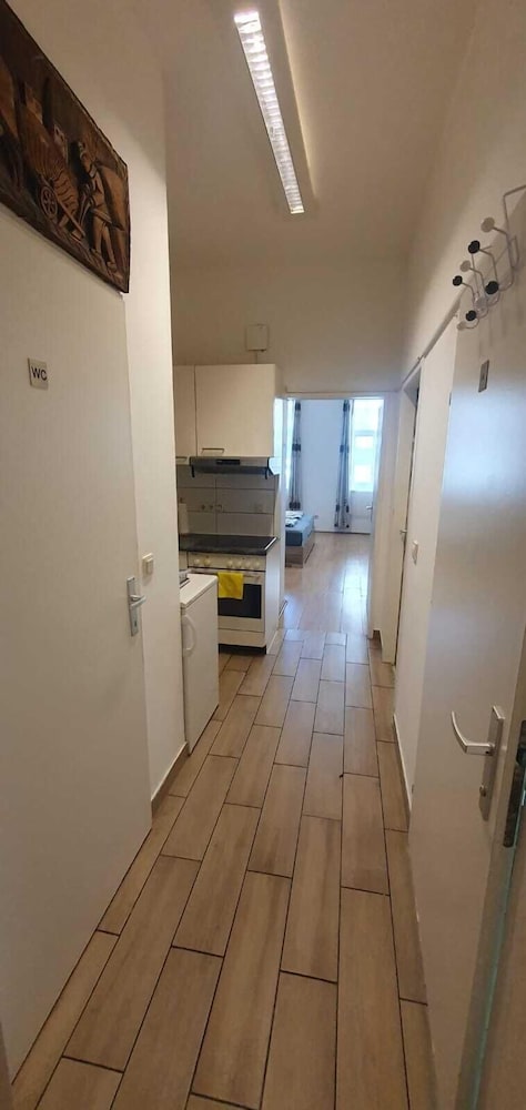 Group Stay 3 Apts Near Enkplatz