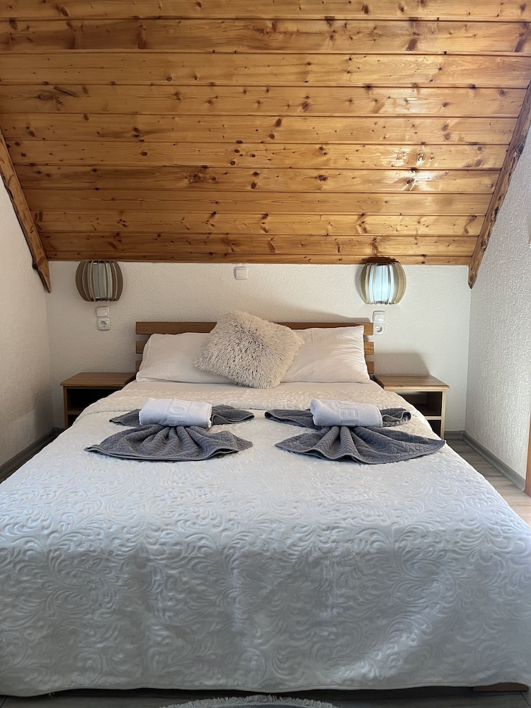 Rustic Inn River 2