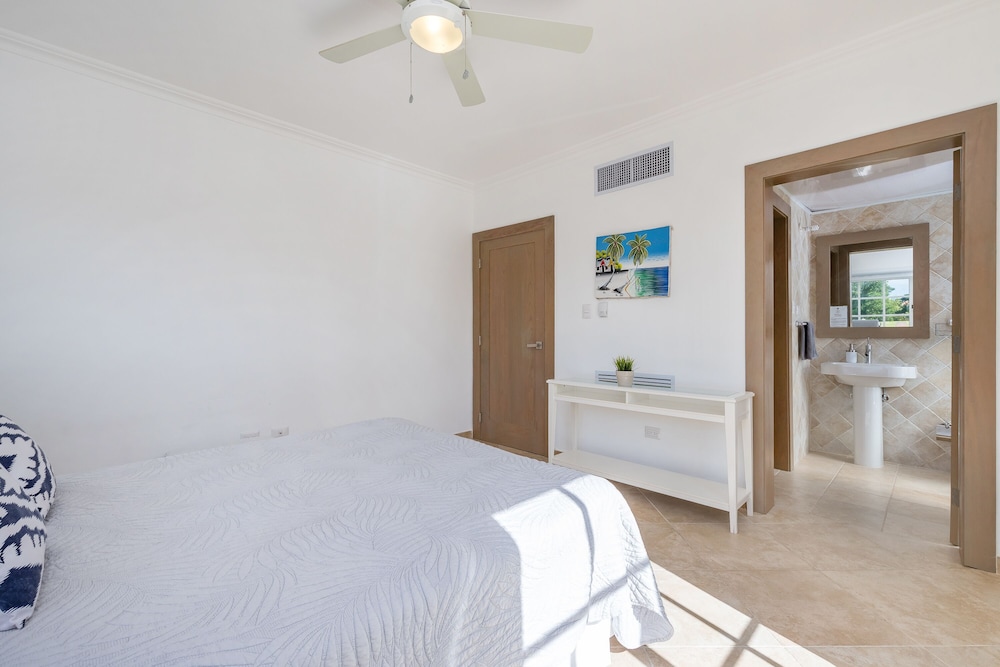 Beautiful 5-BDR 2 levels villa for rent