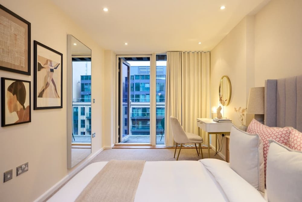 The Millharbour Retreat - Elegant 1bdr Flat With Balconies
