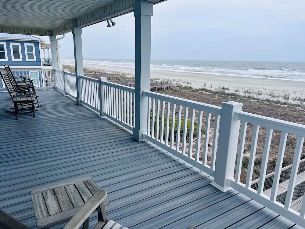 Sunny Times 4 Bedroom Home by RedAwning