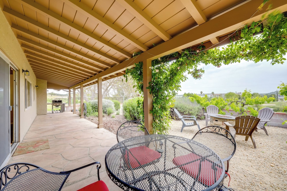 Near Eats & Wineries: Paso Robles Home w/ Patio!