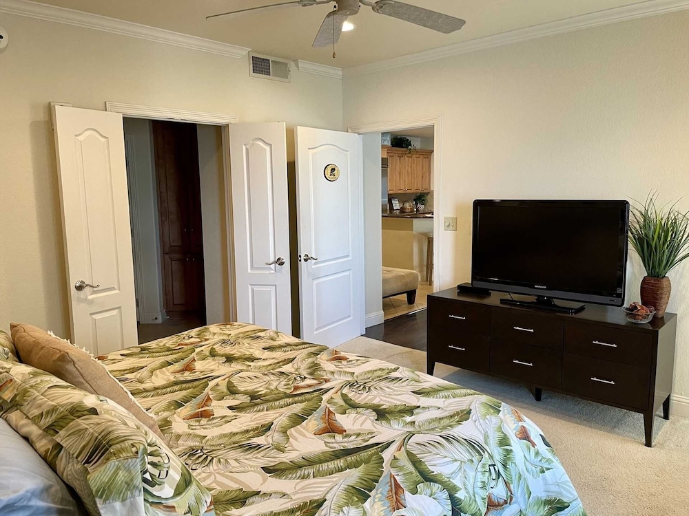 Laguna Bay 302n 3 Bedroom Condo by RedAwning view 5
