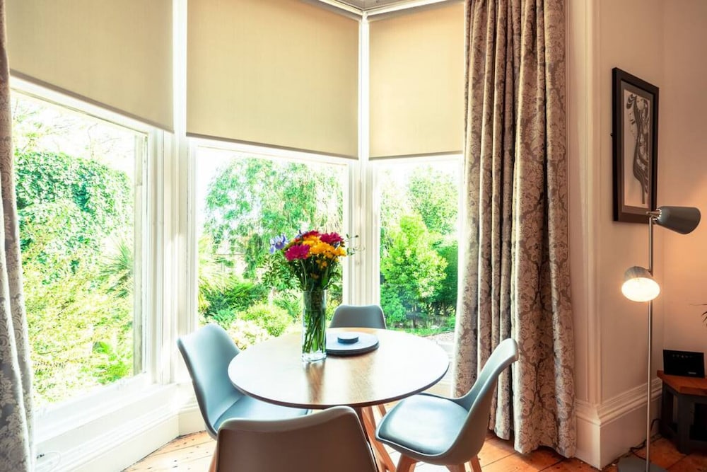 House on the Hill - Urban Elegance view 5