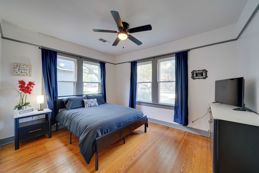 4 Mi to Downtown! Cozy Bungalow in San Antonio
