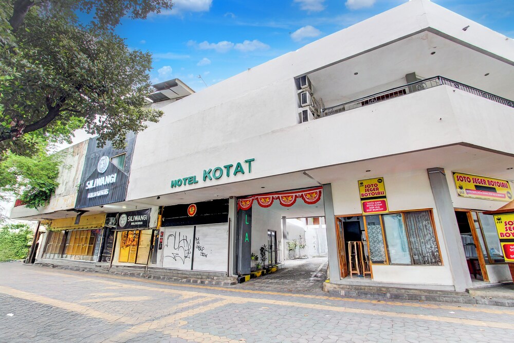 Collection O Jalan Slamet Riyadi Near Kampung Batik Kauman Formerly Hotel Grand Kota
