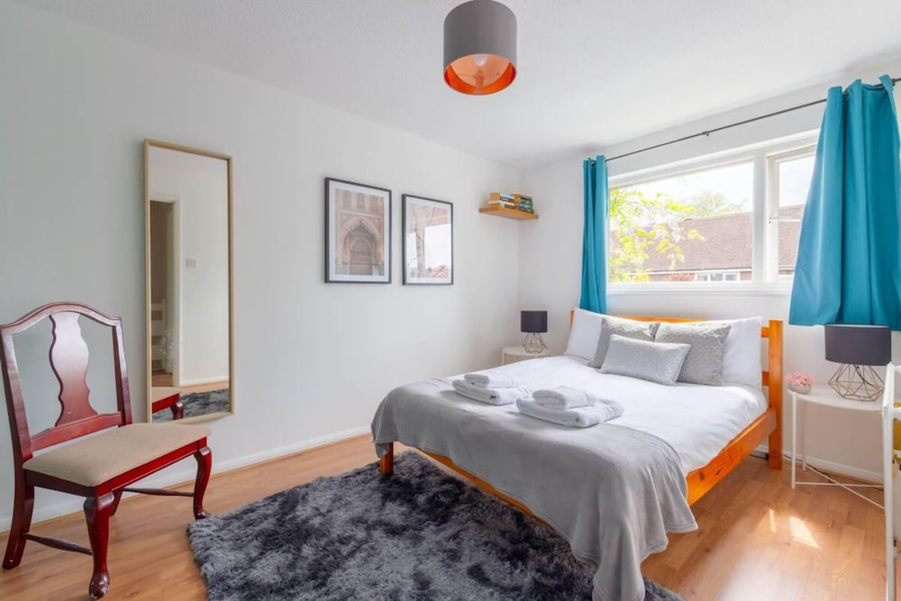 Bright 3 Bedroom House With Terrace, 16 Mins to Big Ben