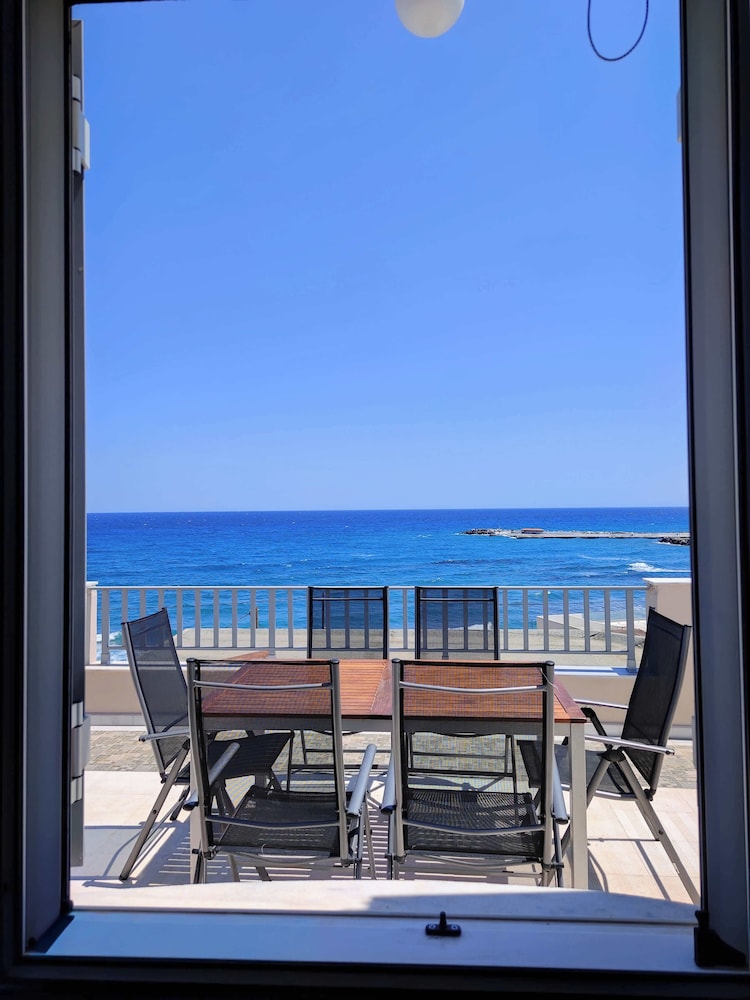 Beachfront Ela Luxury Stay With Jacuzzi Views