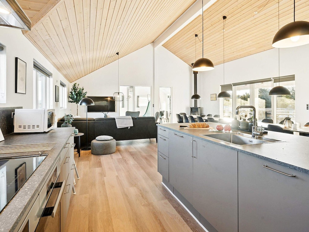 Luxury Pool Retreat by Sea - By Traum Ferienwohnungen view 4